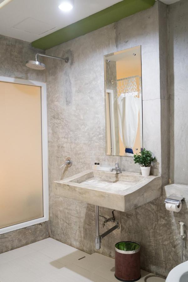 Qilombo Hostel Silom - Hq Bangkok Dış mekan fotoğraf